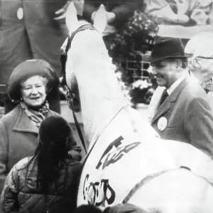 The Queen Mother meets Desert Orchid The Queen Mother meets Desert Orchid