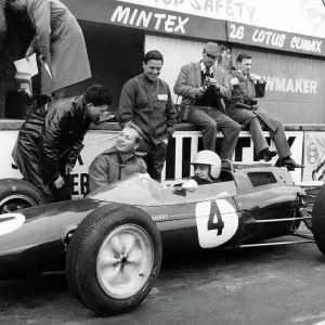 Racing driver Trevor Taylor in the Lotus Climax. Centre standing is Jim Clark 1963 Racing driver Trevor Taylor in the Lotus Climax. Centre standing is Jim Clark 1963
