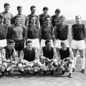Football Archive Fine Art Print Collection: Team groups