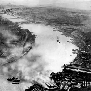 Smoke over the Thames 1929