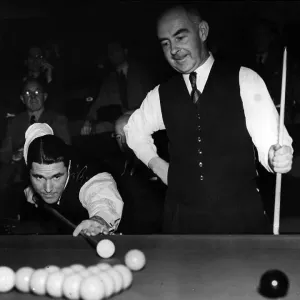 Snooker 1930's - Sidney Smith in play against Willie Smith