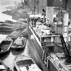 A steamer unloading in London docks