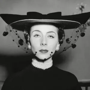 Sombrero elegante de la década de 1950. Sombrero elegante de la década de 1950.