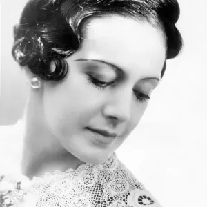 1930s Arvet-Thouvet hairstyle print from the Northcliffe Collection 1930s Arvet-Thouvet hairstyle print from the Northcliffe Collection