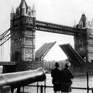 Tower Bridge 1947