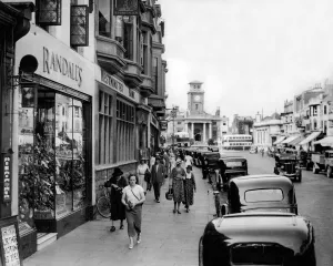 Towns Prints: 1930s view of town centre at Worthing in Sussex 1933