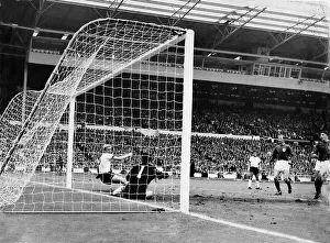 England Football Team Prints: 1966 World Cup Final : England v West Germany (4-2) - Martin Peters scores