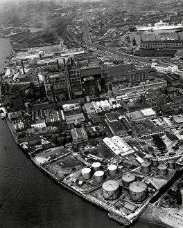 Images Dated 22nd November 2023: Aerial view of the B.P. oil refinery at Silvertown, East London