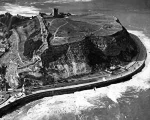 Town And Country Prints: Aerial view of Scarborough, 1937