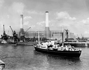 Images Dated 15th August 2018: Blackwall Power Station with Trinity house vessel Vestal in foreground