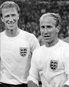 Football Archive Collection: Bobby Charlton and brother Jackie Charlton