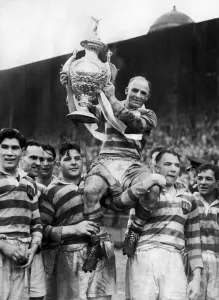 Cec Mountford with the Rugby League Challenge Cup in 1951