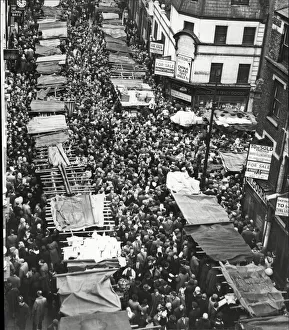 Christmas shopping in Petticoat Lane 1953