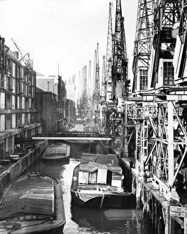 London Collection: Cranes in the Pool of London 1930s