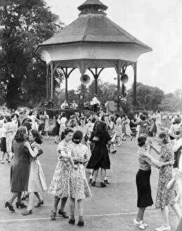 Britain at War Collection: Dancing at an open air dance