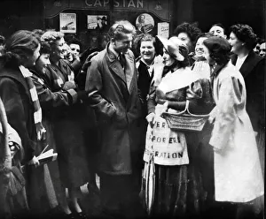 Dave Hickson, withEvertonFC mascot The Toffee Lady 1954