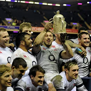 Scotland Prints: The England team & Chris Robshaw with the Calcutta Cup Trophy 2014