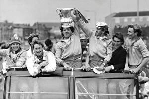 Images Dated 22nd September 2023: Everton arrive home with the F. A. Cup 1984