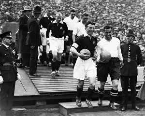 Images Dated 22nd September 2023: Everton v Manchester City 1933 FA Cup Final at Wembley