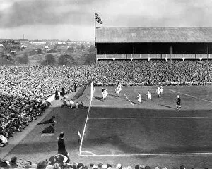Football Grounds and Crowds Collection: Ewood Park Blackburn 1939