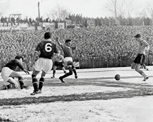 FA Cup Collection: FA CUP 1958/59. Third round. Norwich City v Manchester United. Terry Bly (extreme right)