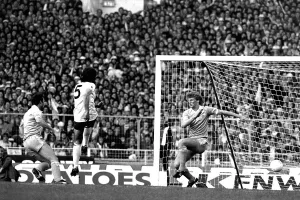 FA Cup Final Replay: Man City v Spurs Ricardo Villa (No 8) scores the opening goal