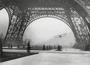 Ships Collection: Flying under the Eiffel Tower