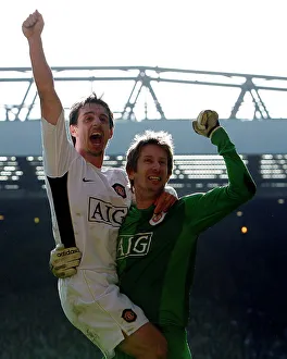 Gary Neville and Edwin Van der Sar celebrate John O'Shea's late winner for Man Utd 2007