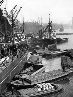 Goods being unloaded at the Pool of London