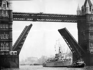 Ships Prints: HMS Cheerful, Royal Navy minesweeper, going through Tower Bridge