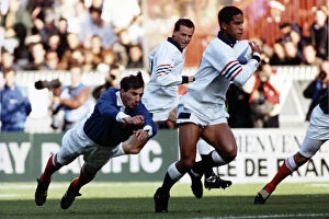 Images Dated 5th September 2023: Jeremy Guscott in action at the 1991 Rugby World Cup