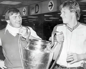 Aston Villa Collection: Jimmy Rimmer and Nigel Spink of Aston Villa with the European Cup 1982