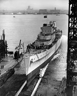 Ships Prints: The launch of Royal Navy light cruiser HMS Dido 1939