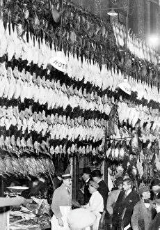Christmas Past Collection: Leadenhall Market turkeys, 1927