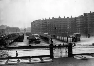 Buses Prints: Leeds Bus Station 1949