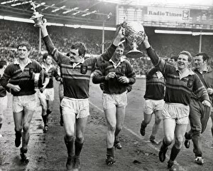 Rugby League Collection: Leeds players with the Rugby League Challenge Cup 1968
