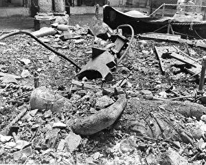 Britain at War Collection: London in the Blitz Temple Church air raid 17