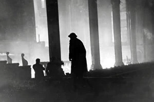Images Dated 10th May 1941: London in the Blitz Temple Church air raid 5