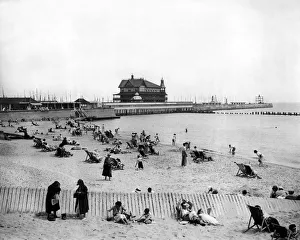 Thirties Prints: Lowestoft beach 1937