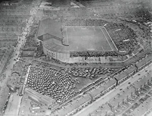 Football Grounds and Crowds Collection: Maine Road football ground 1934