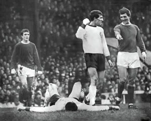 Images Dated 13th December 2023: Manchester United's David Herd, as Willie Stevenson demonstrates how Liverpool captain Ron Yeats