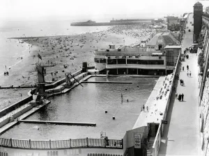 Thirties Prints: The Marina swimming pool in Ramsgate, 1937