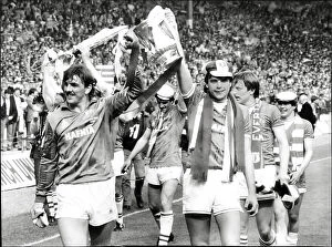 Everton Collection: Neville Southall and Graeme Sharp with the FA Cup