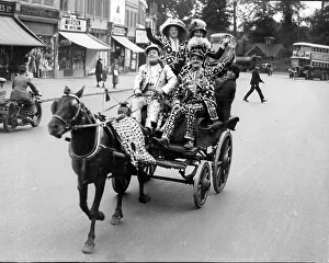 Racing Prints: Pearly Kings and Queens in a horse and cart in Morden on way to the Epsom Derby 1935