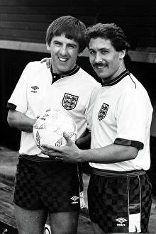 Images Dated 16th November 2023: Peter Beardsley and Kenny Samson show off the new England football strip 1987