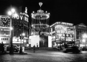 Piccadilly Circus before Coronation