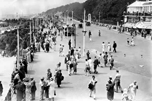 Images Dated 2nd August 2021: The promenade at Westcliffe-on-Sea in Essex in 1935