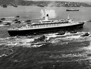 Ships Collection: The QE2 ocean liner on her maiden voyage