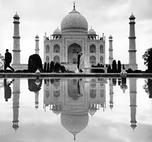 Royalty Prints: Queen Elizabeth and the Duke of Edinburgh visit the Taj Mahal 1961