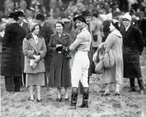 Racing Prints: Queen Elizabeth II, Princess Margaret and the Queen Mother talk to Devon Loch's jockey